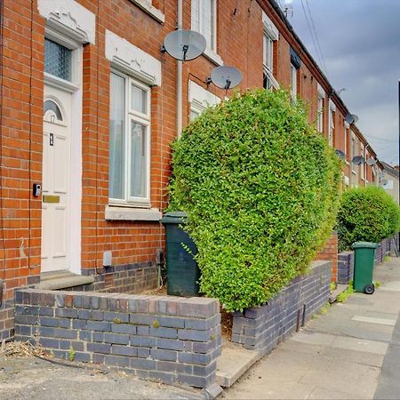 Cheerful 2 Bedroom Home, Sleeps 5 Guest Comfy, 1X Double Bed, 3X Single Beds, Free Parking, Free Wifi, Suitable For Business, Leisure Guest,Coventry, Midlands Экстерьер фото