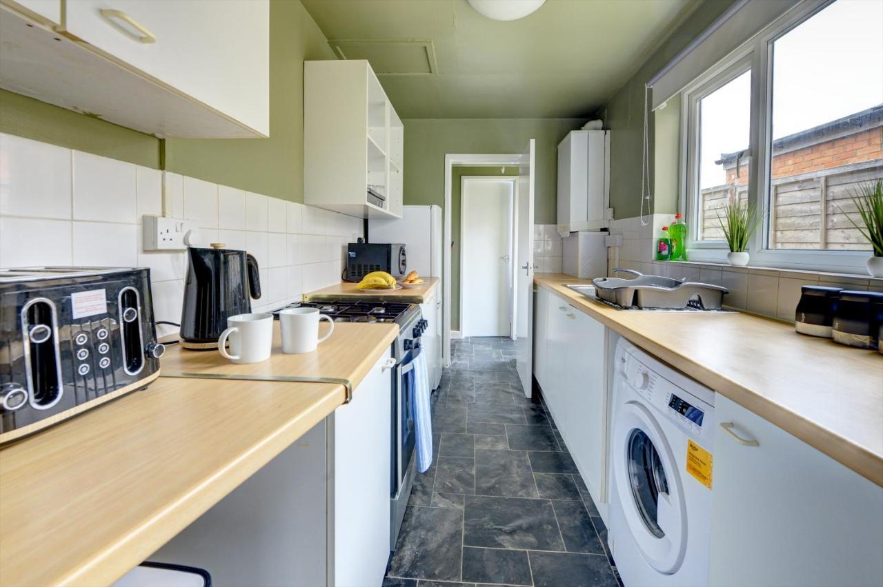 Cheerful 2 Bedroom Home, Sleeps 5 Guest Comfy, 1X Double Bed, 3X Single Beds, Free Parking, Free Wifi, Suitable For Business, Leisure Guest,Coventry, Midlands Экстерьер фото