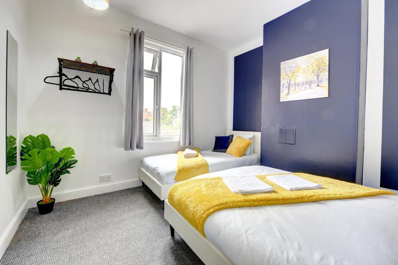 Cheerful 2 Bedroom Home, Sleeps 5 Guest Comfy, 1X Double Bed, 3X Single Beds, Free Parking, Free Wifi, Suitable For Business, Leisure Guest,Coventry, Midlands Экстерьер фото
