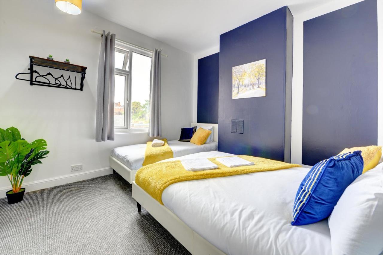 Cheerful 2 Bedroom Home, Sleeps 5 Guest Comfy, 1X Double Bed, 3X Single Beds, Free Parking, Free Wifi, Suitable For Business, Leisure Guest,Coventry, Midlands Экстерьер фото
