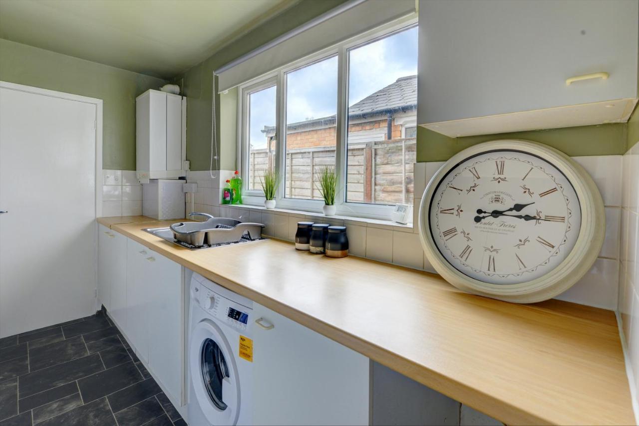 Cheerful 2 Bedroom Home, Sleeps 5 Guest Comfy, 1X Double Bed, 3X Single Beds, Free Parking, Free Wifi, Suitable For Business, Leisure Guest,Coventry, Midlands Экстерьер фото