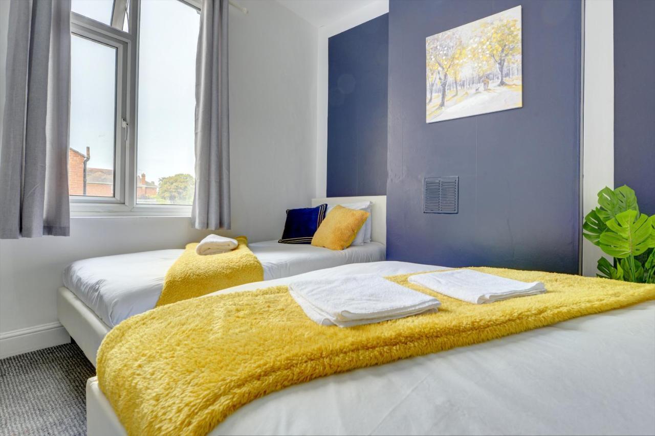 Cheerful 2 Bedroom Home, Sleeps 5 Guest Comfy, 1X Double Bed, 3X Single Beds, Free Parking, Free Wifi, Suitable For Business, Leisure Guest,Coventry, Midlands Экстерьер фото