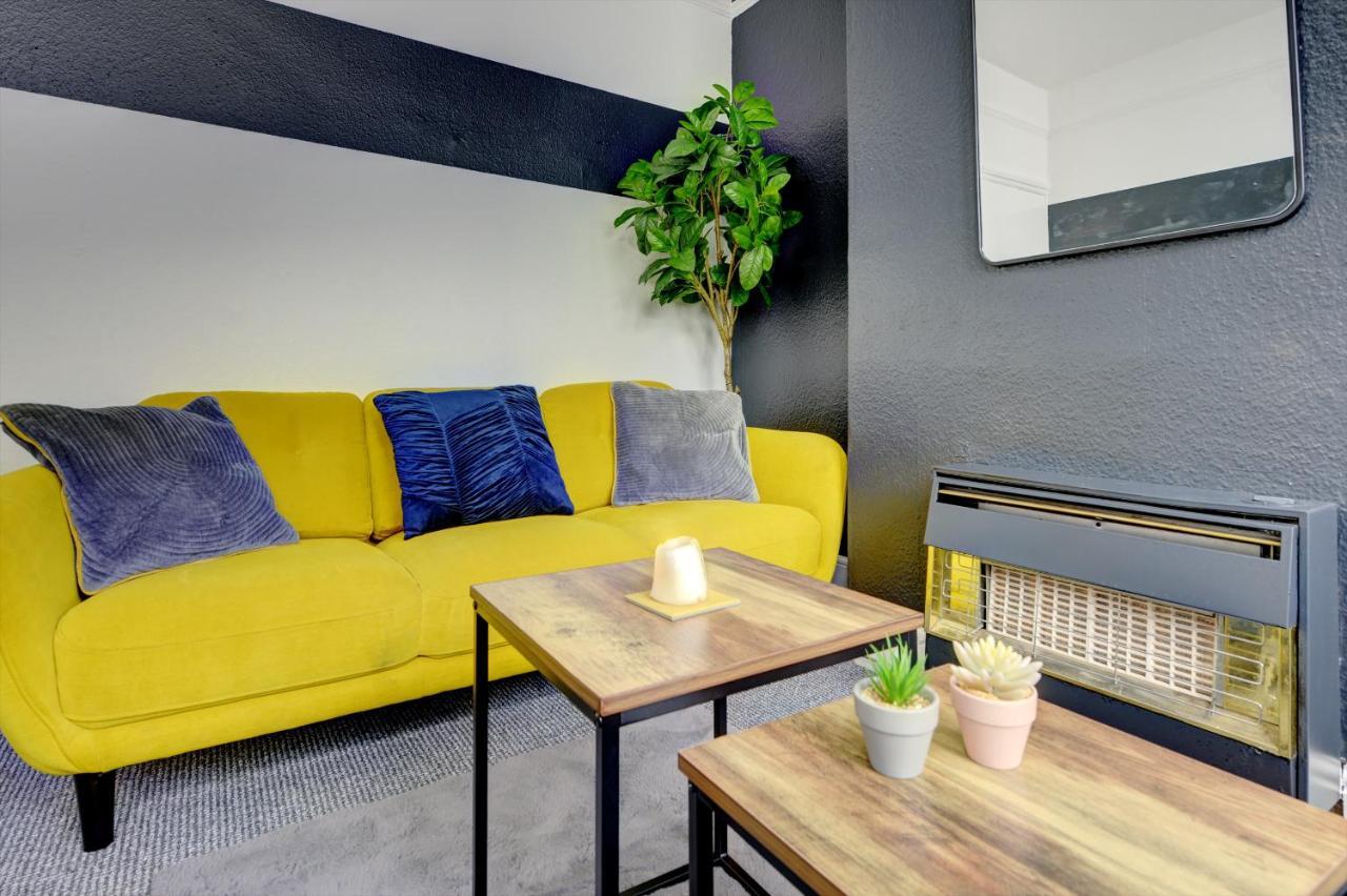 Cheerful 2 Bedroom Home, Sleeps 5 Guest Comfy, 1X Double Bed, 3X Single Beds, Free Parking, Free Wifi, Suitable For Business, Leisure Guest,Coventry, Midlands Экстерьер фото